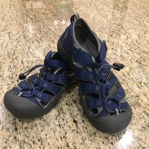KEEN SANDALS /YOUTH SIZE 5
